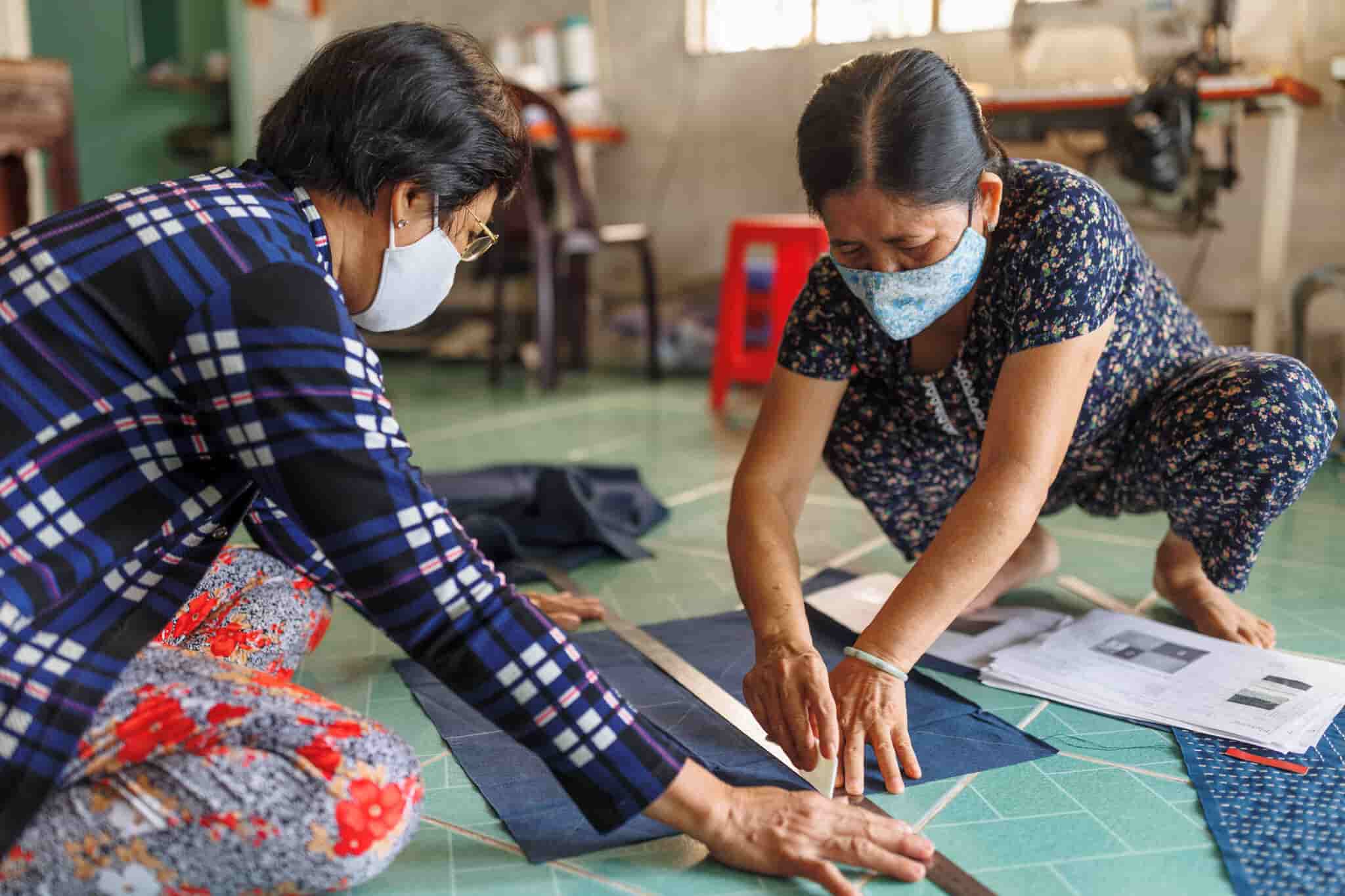 Phan Thị Nga and Chiêm Thị Bé work on a quilt for social enterprise Mekong Quilts. Photo by Mervin Lee