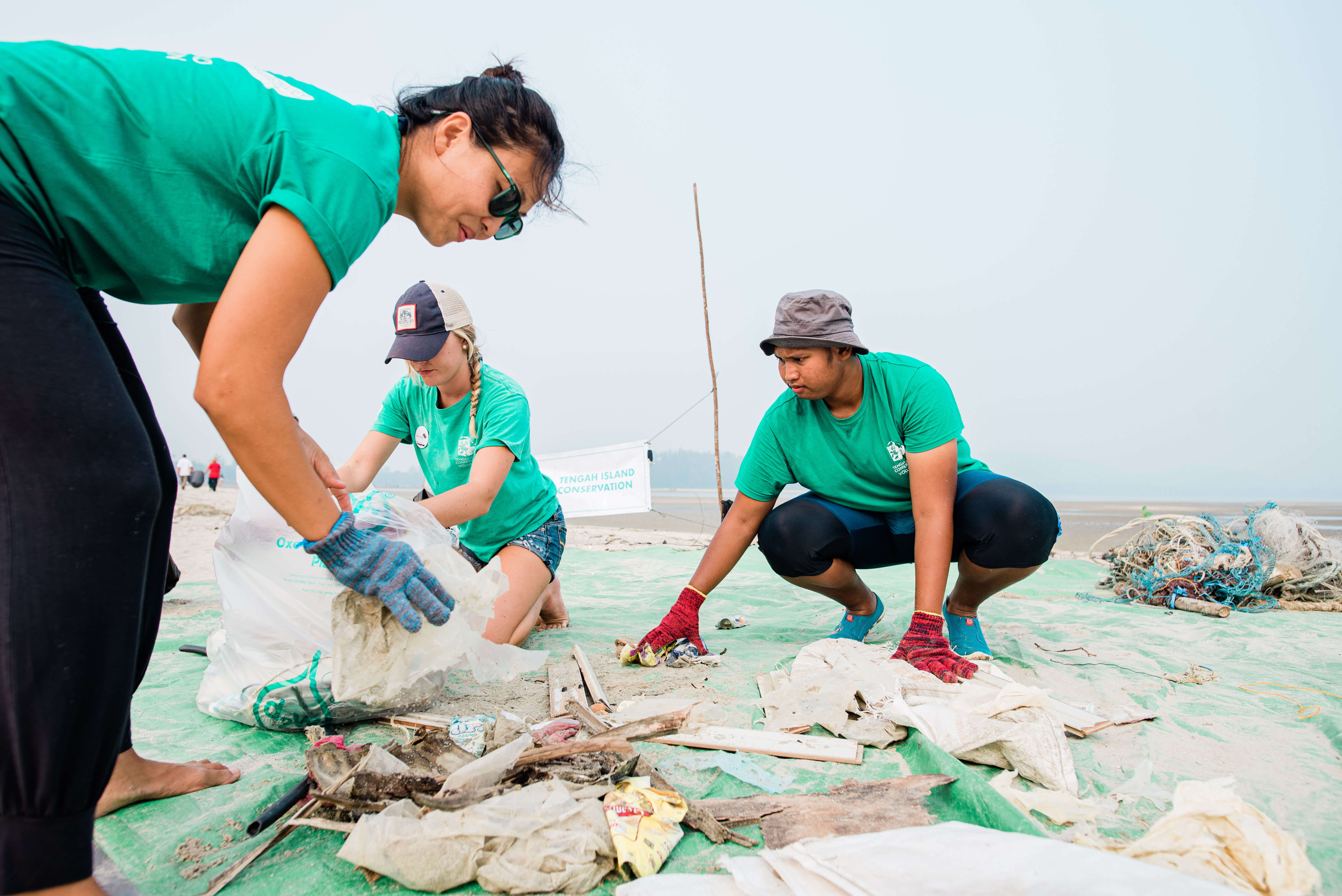 Beach clean-up at Mersing, organised by Batu Batu and its partners. 